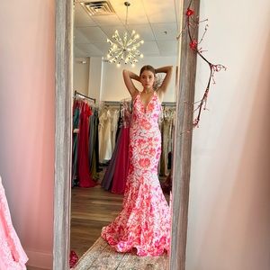 Prom dress size 2 never worn brand new